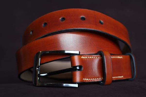 ceinture cuir haut de gamme cousue main, ceinture cuir homme femme de qualité, ceinture personnalisée, cuir végétal, l'âge du cuir; maroquinerie artisanale, dordogne, france