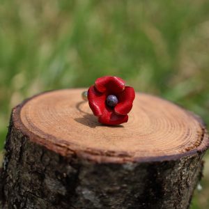 bague ajustable rouge et pierre de sang, cuir à tannage végétal pleine fleur, l'Âge du Cuir, maroquinerie artisanale, Dordogne, France