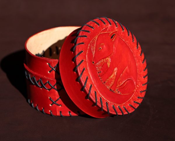 boîte à bijoux, loup, rouge, cuir, cuir à tannage végétal, artisanat, l'Âge du Cuir, France
