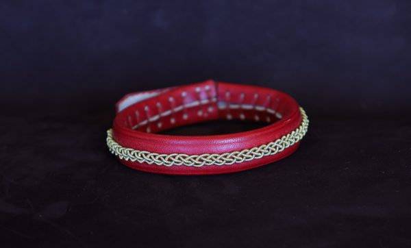 bracelet, bijou, albmi, étain plaqué or, rouge, cuir, cuir à tannage végétal, artisanat, l'Âge du Cuir, France