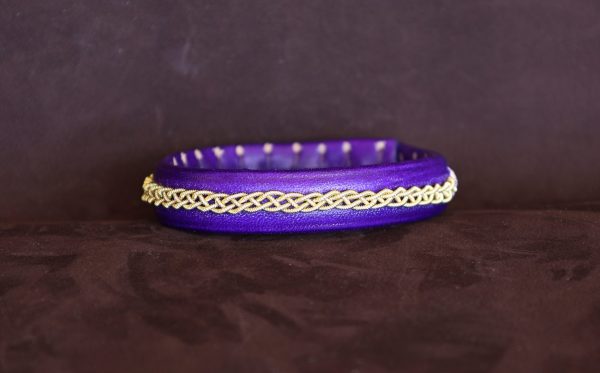 bracelet, bijou, albmi, étain plaqué or, violet, cuir, cuir à tannage végétal, artisanat, l'Âge du Cuir, France