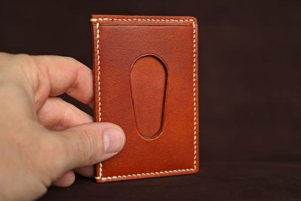 porte-cartes, marron clair, main, cuir, cuir à tannage végétal, artisanat, l'Âge du Cuir, France