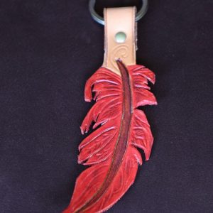 porte-clés plume rouge, cuir végétal, l'âge du cuir, maroquinerie artisanale; Dordogne, France