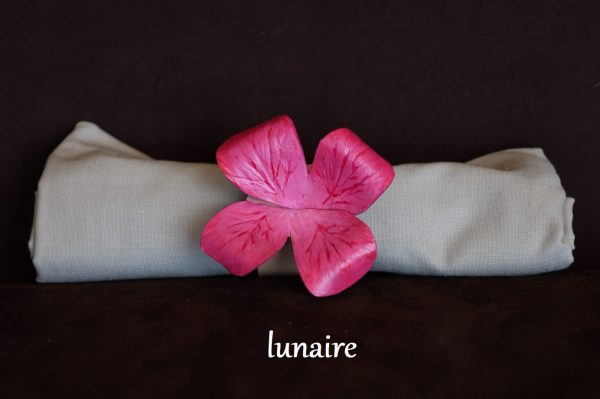rond de serviette, fleur, lunaire, cuir, cuir à tannage végétal, artisanat, l'Âge du Cuir, France