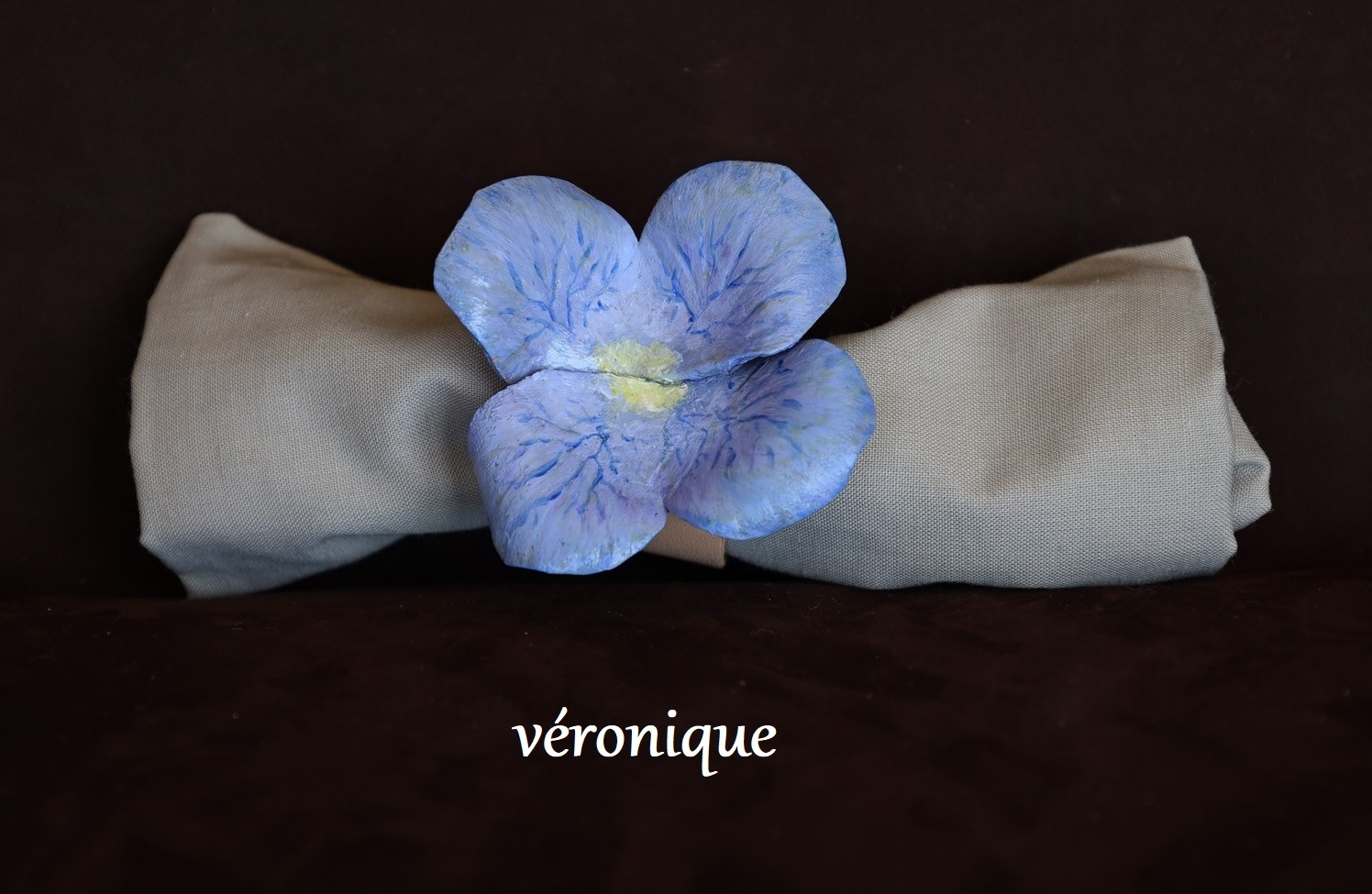 rond de serviette, fleur, véronique, cuir, cuir à tannage végétal, artisanat, l'Âge du Cuir, France