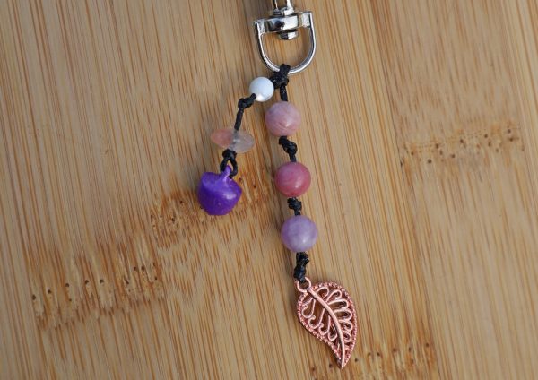 secrète cœur noire perles violettes, bijou, collier, cuir tannage végétal, l'Âge du Cuir, maroquinerie artisanale, France