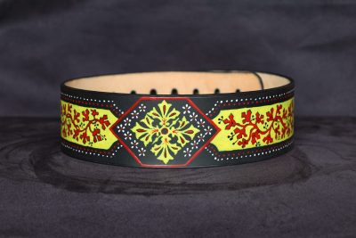 sangle guitare florale, cuir de vache pleine fleur à tannage végétal, l'âge du cuir, maroquinerie artisanale, Dordogne, France