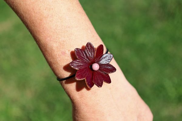bracelet fleur, 1 fleur acajou, cuir végétal, l'âge du cuir, maroquinerie artisanale, dordogne, france