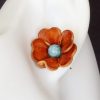 boucle d oreille fleur marron clair coeur bleu, l'âge du cuir, maroquinerie artisanale éthique et responsable, dordogne, france