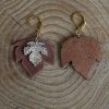 boucles d'oreilles feuille érable marron cuir nourri, cuir végétal, l'âge du cuir, maroquinerie artisanale, dordogne, france