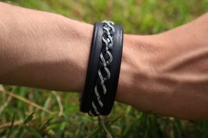 bracelet áhppi,, bracelet viking, cuir végétal, l'âge du cuir, maroquinerie artisanale, dordogne, france
