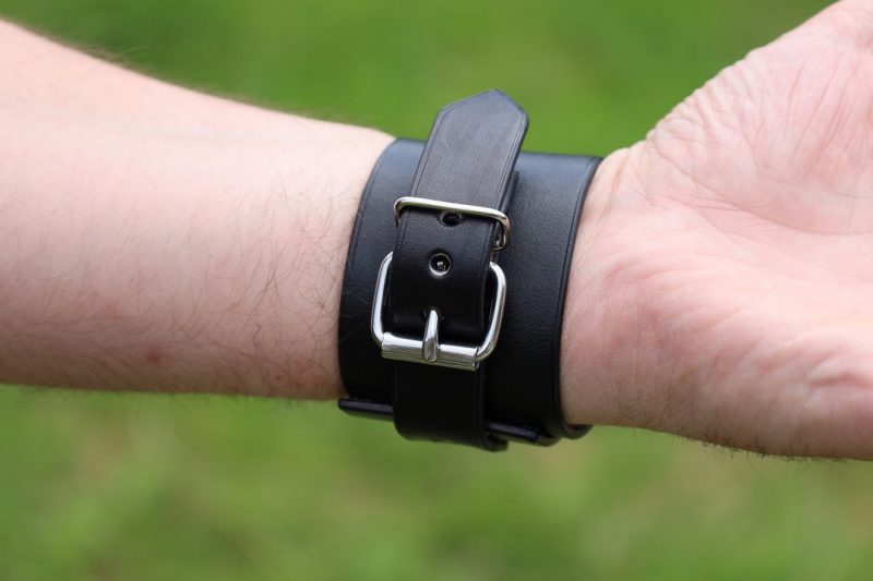bracelet de force 1 boucle à rouleau, tannage végétal, l'Âge du Cuir, maroquinerie artisanale éthique et responsable, Dordogne, France