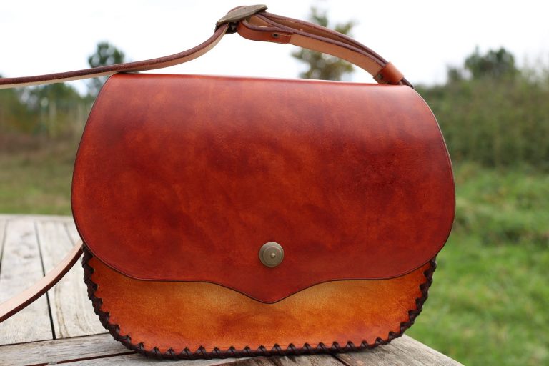 sac à main bandoulière médiéval, cuir végétal, l'âge du cuir, maroquinerie artisanale, dordogne, france