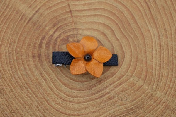 mini barrette fleur orange feuille rouge fond noir, cuir végétal, l'âge du cuir, maroquinerie artisanale, Dordogne, France