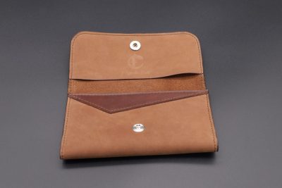 blague a tabac, tannage végétal, l'Âge du Cuir, maroquinerie artisanale éthique et responsable, Dordogne, France