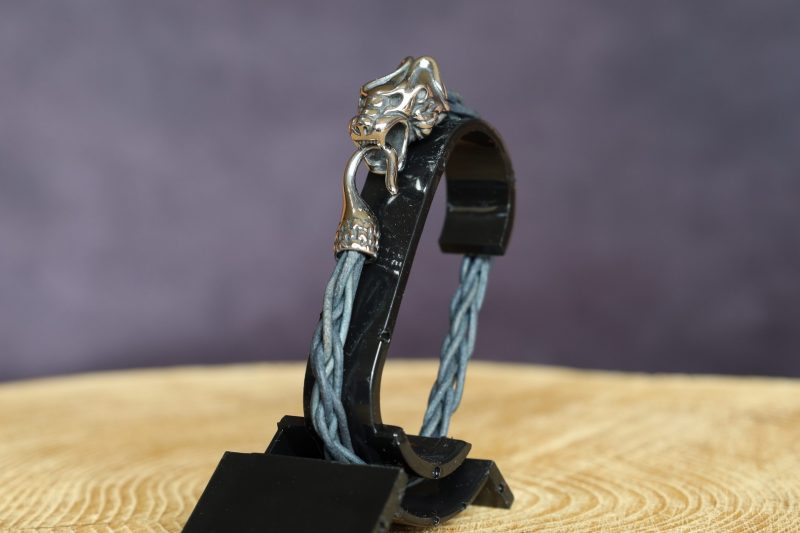 bracelet homme cuir tressé tigre bleu, cuir végétal, l'âge du cuir, maroquinerie artisanale, Dordogne, France