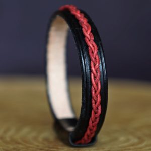 bracelet viking homme femme cuir noir tressé rouge, cuir végétal, l'âge du cuir, maroquinerie artisanale, Dordogne, France