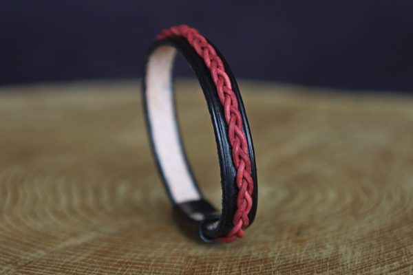 bracelet viking homme femme cuir noir tressé rouge, cuir végétal, l'âge du cuir, maroquinerie artisanale, Dordogne, France