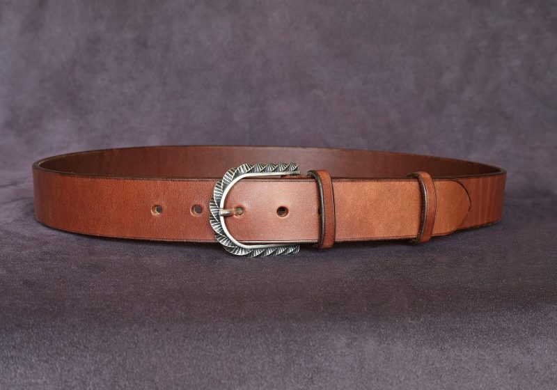 ceinture cuir femme Torine 34C marron havane, tannage végétal, l'Âge du Cuir, maroquinerie artisanale éthique et responsable, fabrication française, Dordogne
