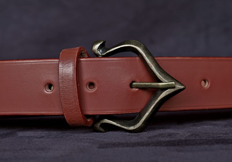 ceinture médiévale, cuir à tannage végétal, l'âge du cuir, maroquinerie artisanale, Dordogne, France