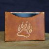 porte carte patte d'ours, tannage végétal, l'âge du cuir, maroquinerie artisanale éthique et responsable, Dordogne, France