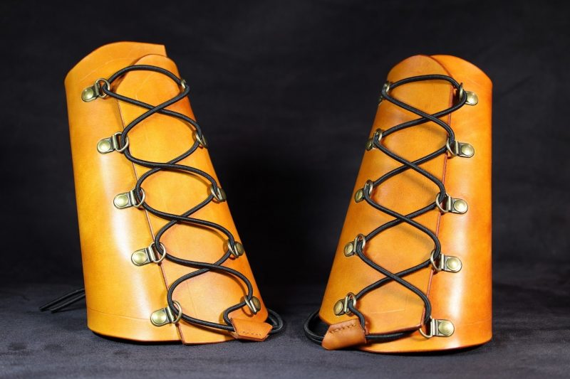 brassard cuir, cuir à tannage végétal, peau éthique, l'âge du cuir, maroquinerie artisanale et responsable, Dordogne, France