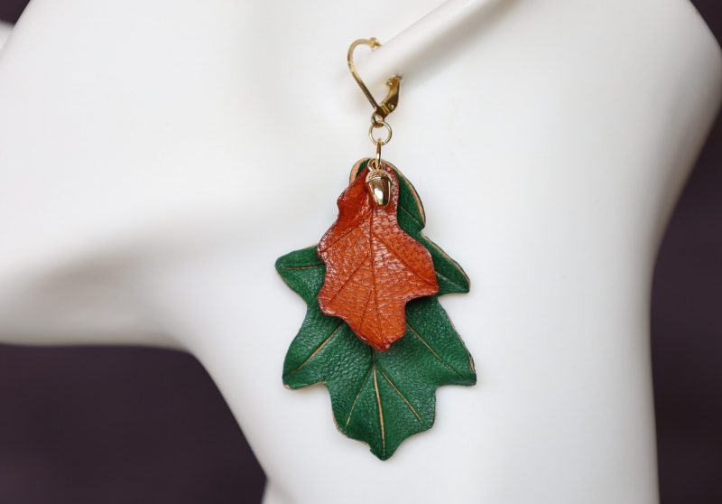 boucle d oreille feuille de chêne, tannage végétal, l'âge du cuir, maroquinerie artisanale éthique et responsable, Dordogne, France