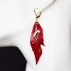boucle d oreille longue feuille pendante rouge, tannage végétal, l'âge du cuir, maroquinerie artisanale éthique et responsable, Dordogne, France