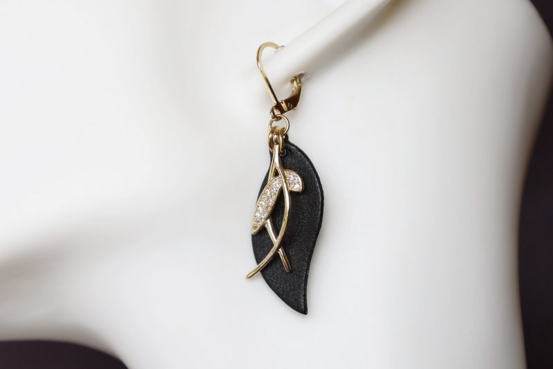 boucle d oreille noir pendantes, tannage végétal, l'âge du cuir, maroquinerie artisanale éthique et responsable, Dordogne, France