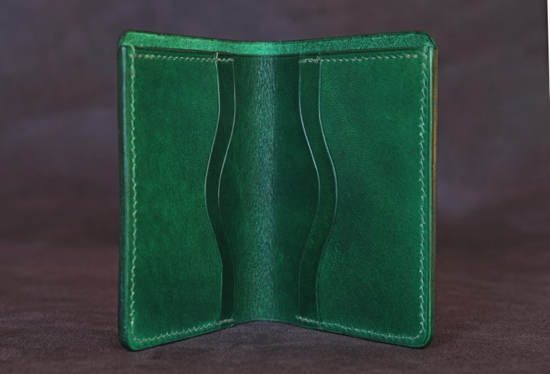 porte carte homme cuir double cuir vache vert, bovin à tannage végétal, maroquinerie artisanale éthique et responsable, Dordogne, France
