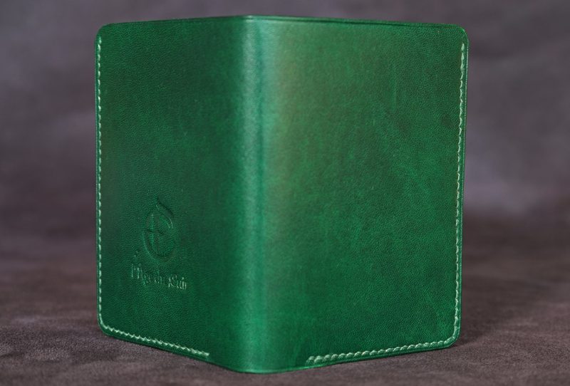 porte carte homme cuir double cuir vache vert, bovin à tannage végétal, maroquinerie artisanale éthique et responsable, Dordogne, France