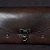 sacoche ceinture spacieuse, tannage végétal, l'âge du cuir, maroquinerie artisanale éthique et responsable, Dordogne, France