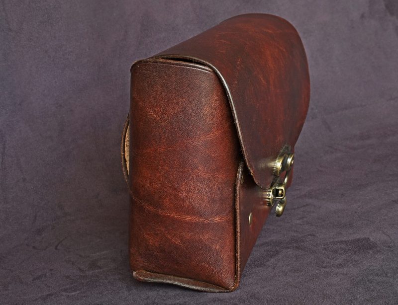 sacoche ceinture spacieuse, tannage végétal, l'âge du cuir, maroquinerie artisanale éthique et responsable, Dordogne, France