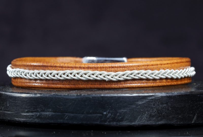 bracelet cuir viking sami marron étain Sávzza, tannage végétal, l'âge du cuir, maroquinerie artisanale éthique et responsable, Dordogne, France
