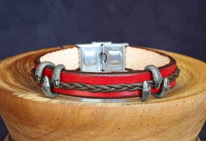 bracelet viking rouge marron 2 griffes Drakklør, tannage végétal, l'âge du cuir, maroquinerie artisanale éthique et responsable, Dordogne, France