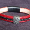 bracelet viking rouge noir perle carrelée Jarðeldr, tannage végétal, l'âge du cuir, maroquinerie artisanale éthique et responsable, Dordogne, France