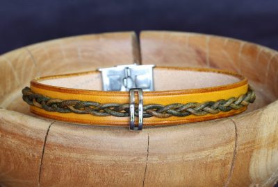 bracelet viking jaune vert perle double Solgras, tannage végétal, l'âge du cuir, maroquinerie artisanale éthique et responsable, Dordogne, France