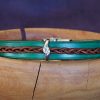 bracelet viking vert marron Askvev, tannage végétal, l'âge du cuir, maroquinerie artisanale éthique et responsable, Dordogne, France