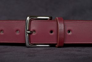 ceinture Livan 35G cherry, tannage végétal, l'âge du cuir, maroquinerie artisanale éthique et responsable, Dordogne, France