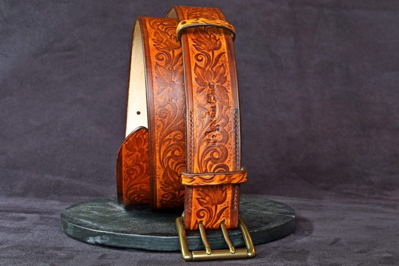 ceinture fleur marron, tannage végétal, l'âge du cuir, maroquinerie artisanale éthique et responsable, Dordogne, France