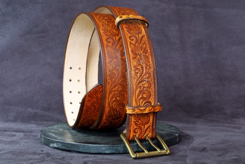 ceinture fleur marron, tannage végétal, l'âge du cuir, maroquinerie artisanale éthique et responsable, Dordogne, France