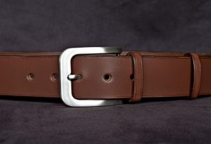 ceinture homme Braxus 40O tobacco, tannage végétal, l'âge du cuir, maroquinerie artisanale éthique et responsable, Dordogne, France