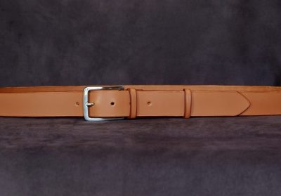 ceinture cuir haut de gamme Métréon, noisette, , tannage végétal, l'Âge du Cuir, maroquinerie artisanale éthique et responsable, Dordogne, France
