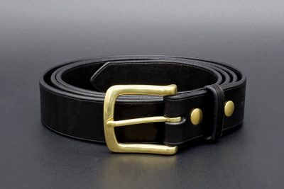 ceinture cuir homme de qualité noire Aurèle, tannage végétal, l'Âge du Cuir, maroquinerie artisanale éthique et responsable, fabrication française, Dordogne