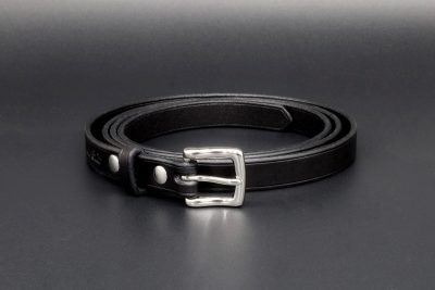ceinture femme fine Eira noire, tannage végétal, l'Âge du Cuir, maroquinerie artisanale éthique et responsable, fabrication française, Dordogne