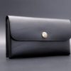 etui telephone noir, cuir tannage végétal, l'Âge du Cuir, maroquinerie artisanale éthique et responsable, France